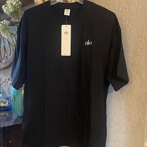 ALO Yoga Men's Black Crew Neck Logo Tee